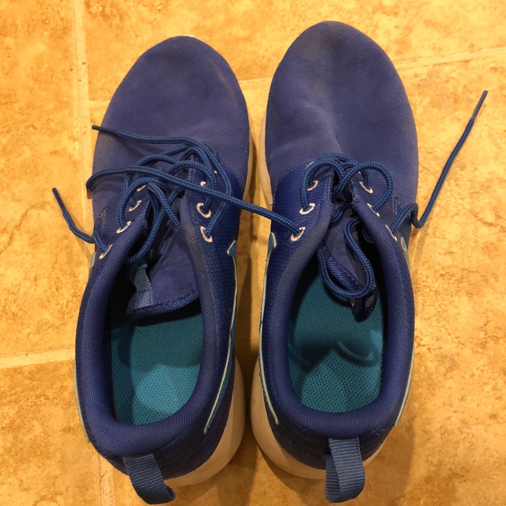 Nike Roshes // size 7.5 W